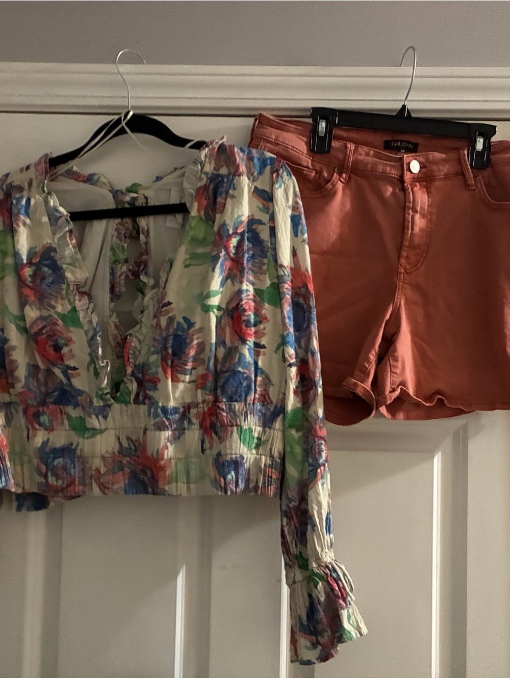 FARM Rio XL Multi Floral Cropped Blouse Paired With Matching Dear John Shorts